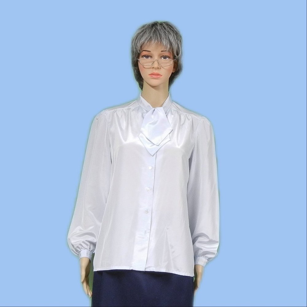 PANT-HER Vintage Long Sleeve Button Down Blouse ~ Light Blue
